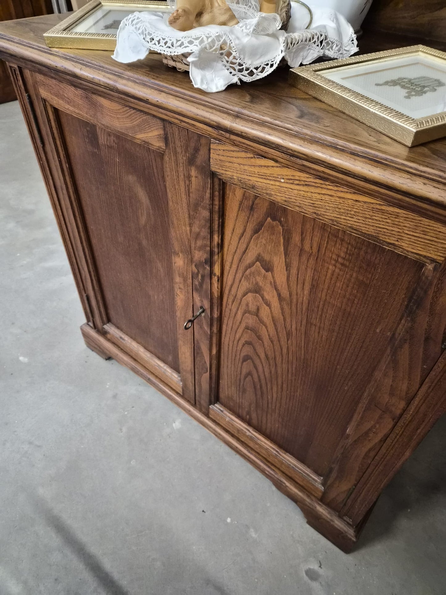 APARADOR CON ESTANTERIA DE ROBLE MACIZO