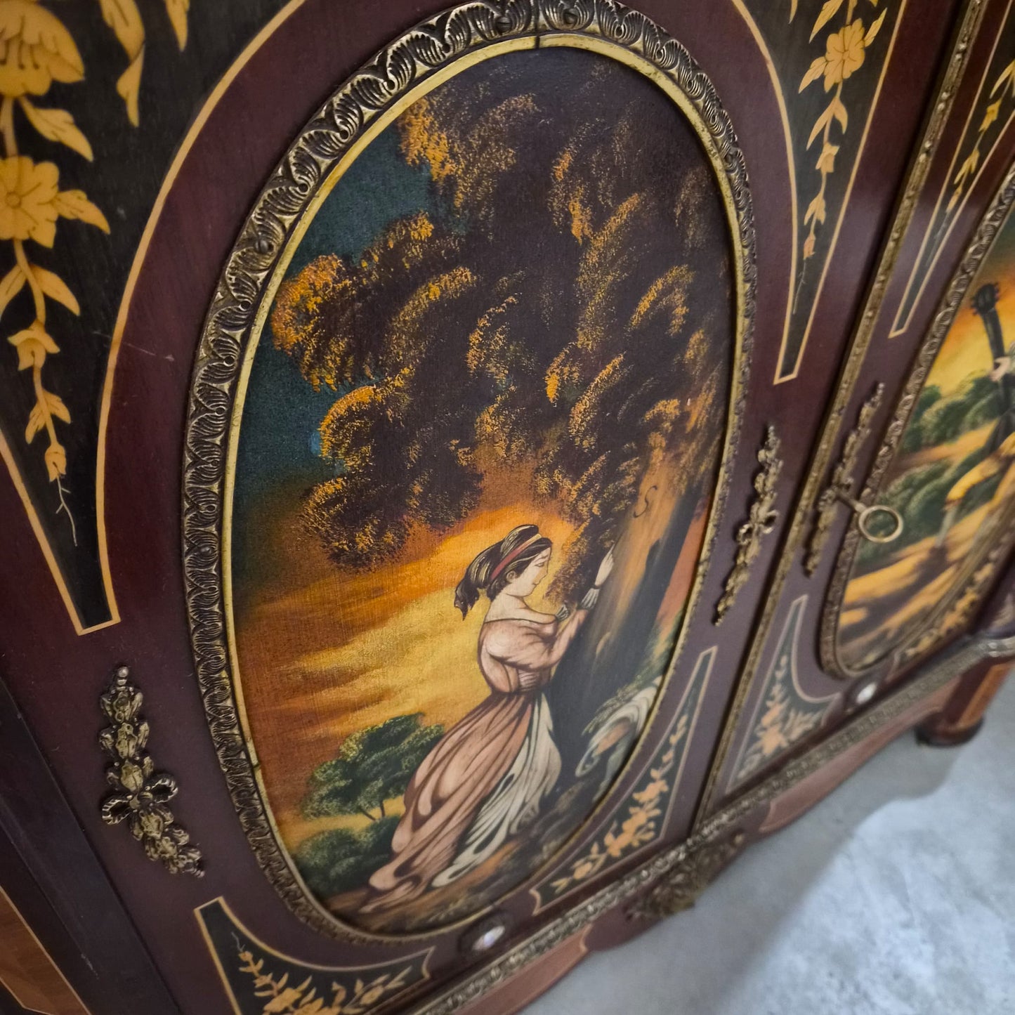 APARADOR / COMODA ESTILO NAPOLEÓN III